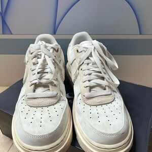 Nike Air Force 1 Luxe